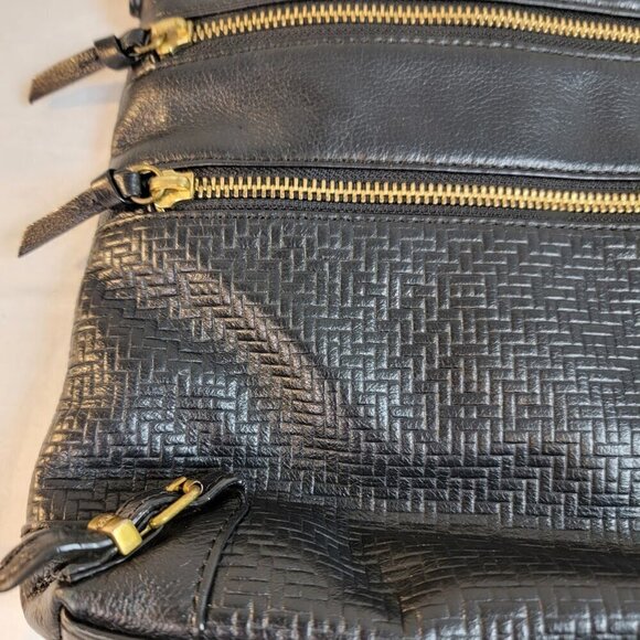 Chic Elliott Lucca Black Leather Crossbody Purse with Gold Zipper Accents - Picture 4 of 12